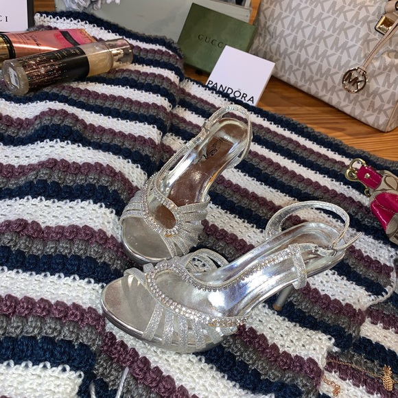 Wild rose silver heels - Picture 3 of 13